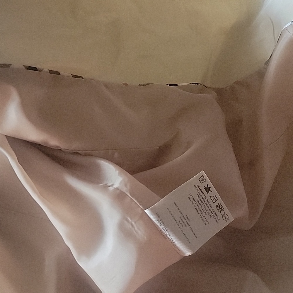 Burberry shiny light weight elegant trench coat - Picture 11 of 13